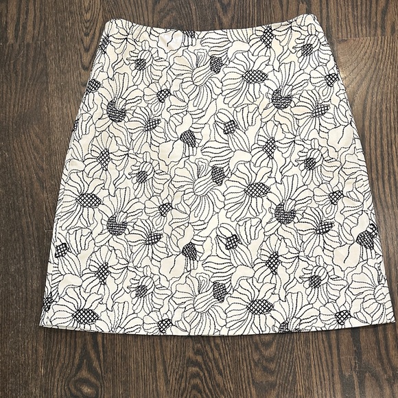 New Worth skirt in Floral Black and White. Perfect condition - Picture 4 of 9